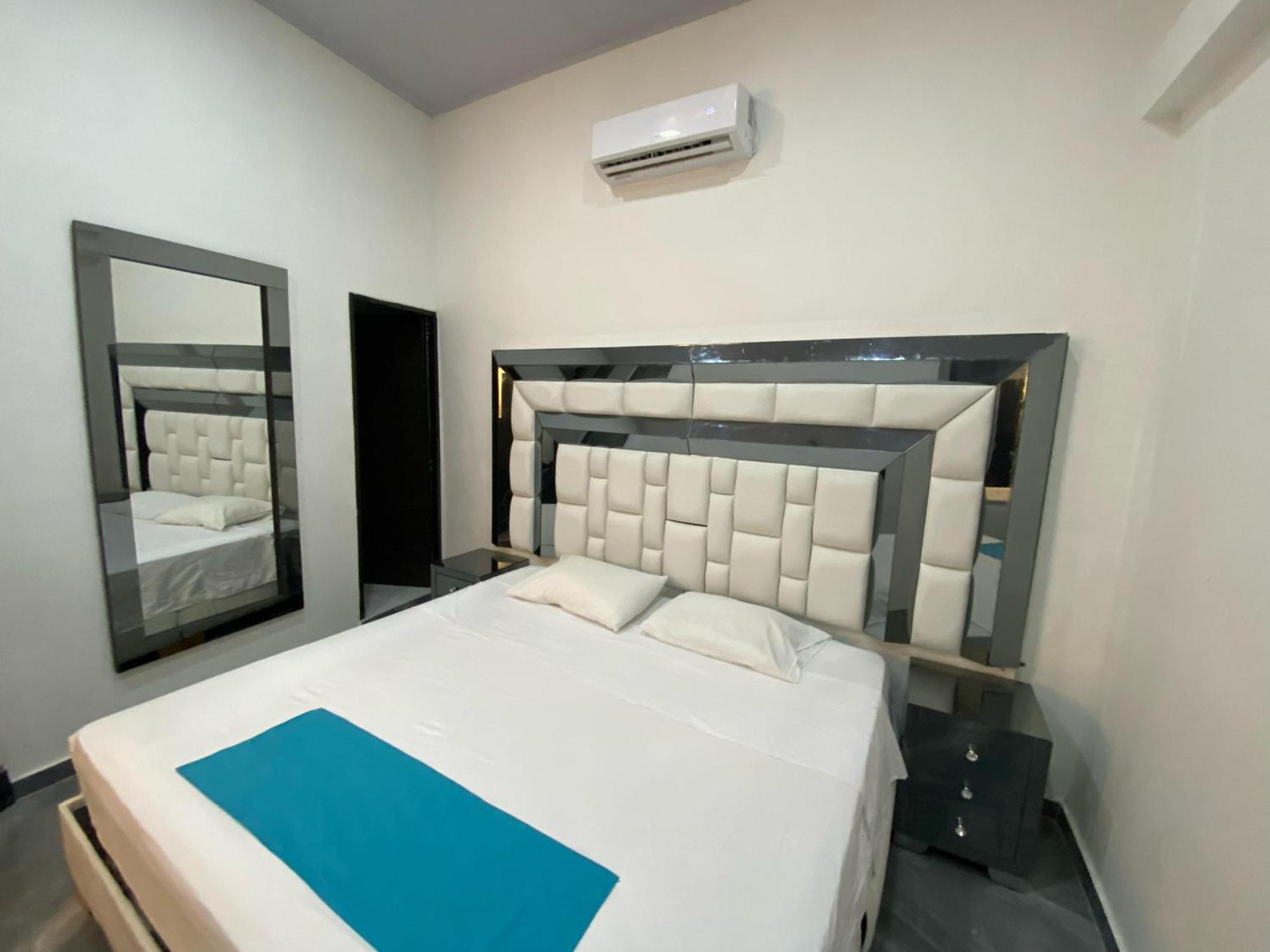 Hotel Hostal Caps Cartagena Екстер'єр фото