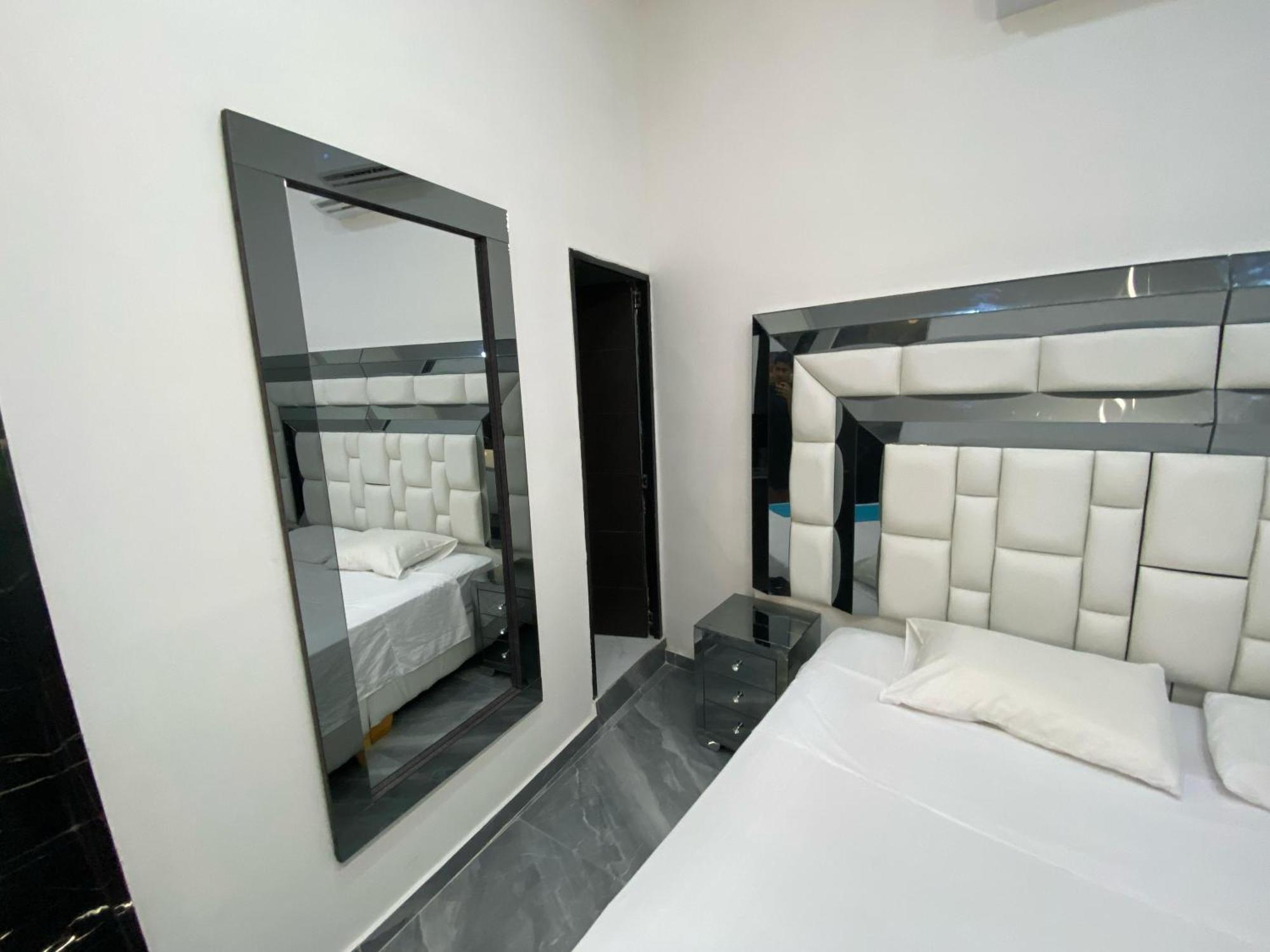 Hotel Hostal Caps Cartagena Екстер'єр фото
